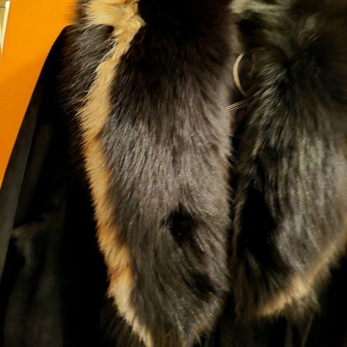 Collectible leather coat with detachable natural fox fur like new, black
