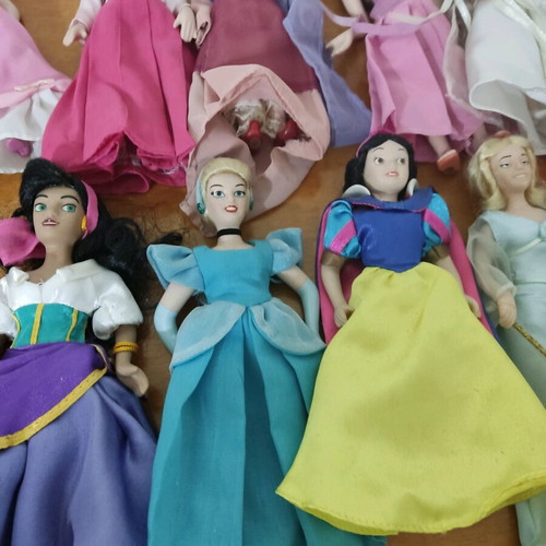 Disney porcelain dolls collection of 15 Deagostini like new