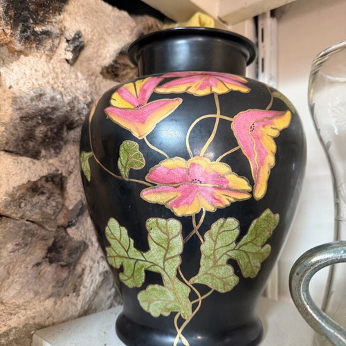 Satsuma vase handmade painted like new