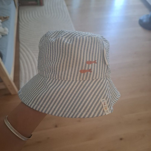 Baby hat with sun protection filter like new