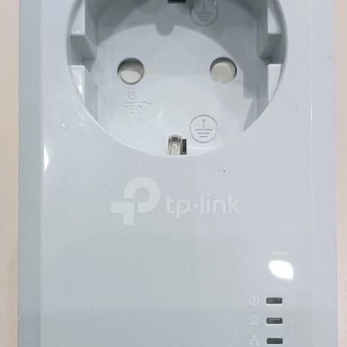 TP-LINK AV600 Powerline Extender TL-WPA4220 used with TL-PA4020P master