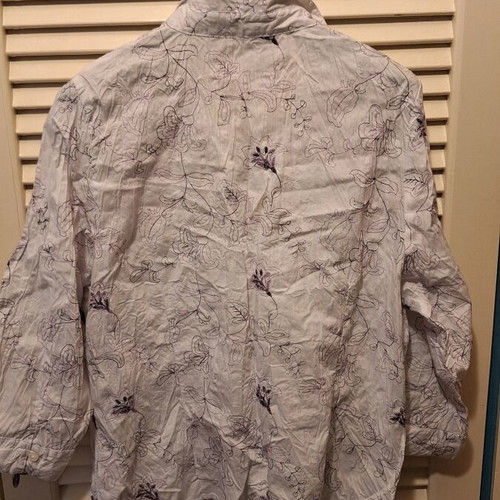 White shirt with purple floral pattern like new, size L