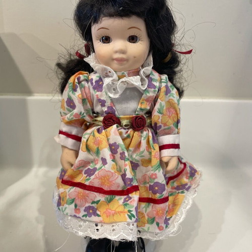 BC porcelain dolls like new, set of 2 pieces