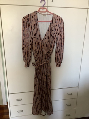 Wrap dress like new, beige and black, long sleeves, ankle length