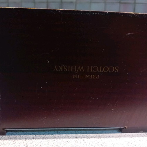 Chivas Regal 12 Years Old Premium Scotch Whisky Collectible Case like new