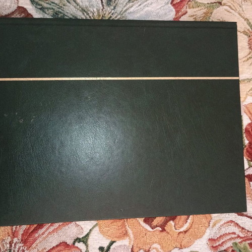 Collectible stamp collection like new, over 250 pieces