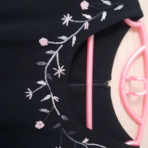 Mini dress with front slit, embroidered flowers, like new, black, size L