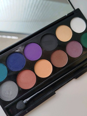 Sleek Divine 731 Ultra Mattes eyeshadow palette like new