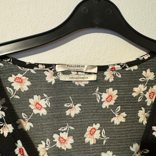 Black floral top like new with buttons