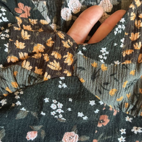 Pull & Bear Patchwork Floral Crop Top Long Sleeve V Neck Size Small