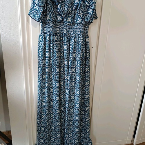 Women's maxi printed dress like new, white and blue, size L
