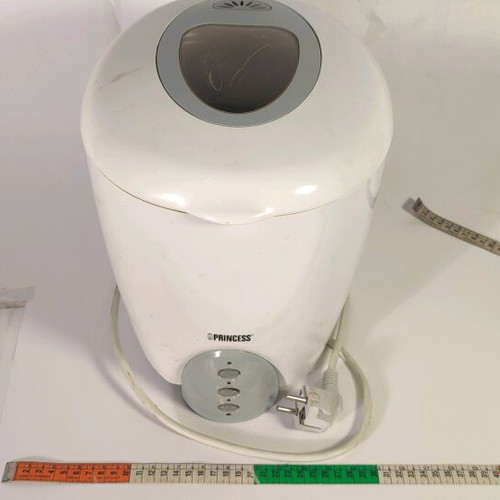 Princess bread maker used, kneads and bakes automatically