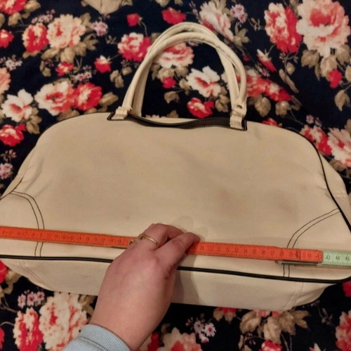 Elle travel bag used, white and cream