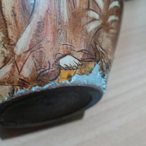 Decorative ceramic vase used with Ikaros motif
