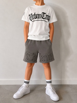 Zara Streetwear Style Set like new, T-Shirt Urban Trip & Tokyo Shorts