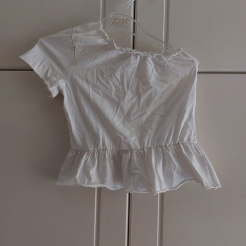 White Two In A Castle T-shirt size 8 like new