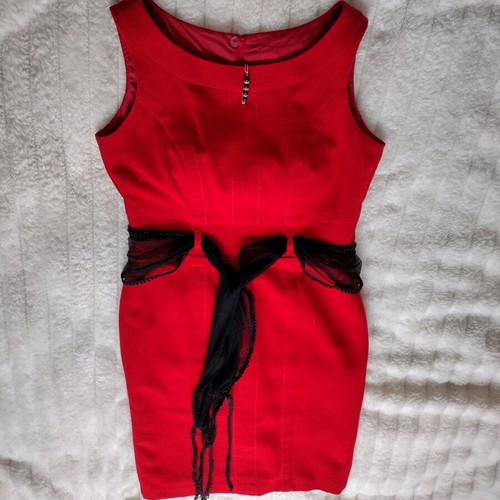 Red sleeveless georgette dress like new, size M
