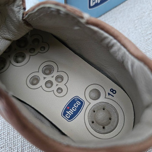 Chicco Gabril leather baby shoes size 18, first steps