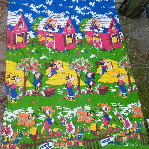 Disney Mickey's Farm quilt cover used with characters