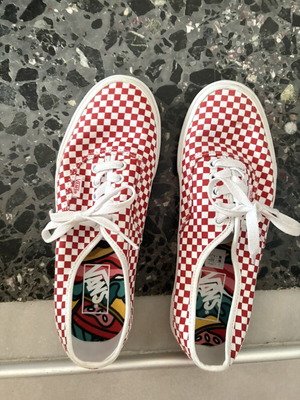 Vans αθλητικά νούμερο 40 σαν καινούργιο, άσπρο και κόκκινο