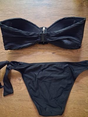 Black Strapless Bikini Set like new, adjustable bottom, removable shell