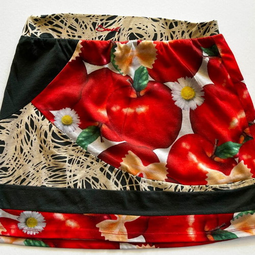 Smash set with red apples and daisies medium used
