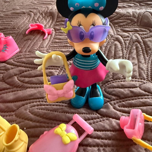 Minnie Mouse doll toy used with clothes and accessories