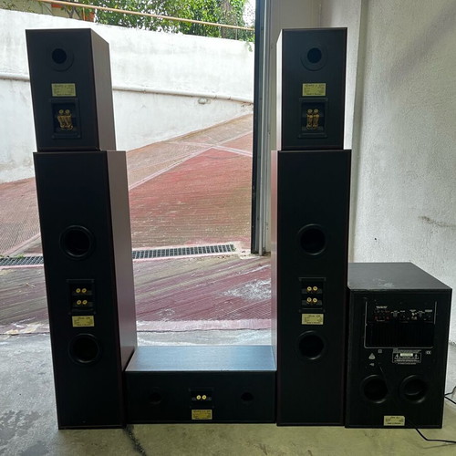 Crystal Audio sound system like new with 6 speakers and crossover