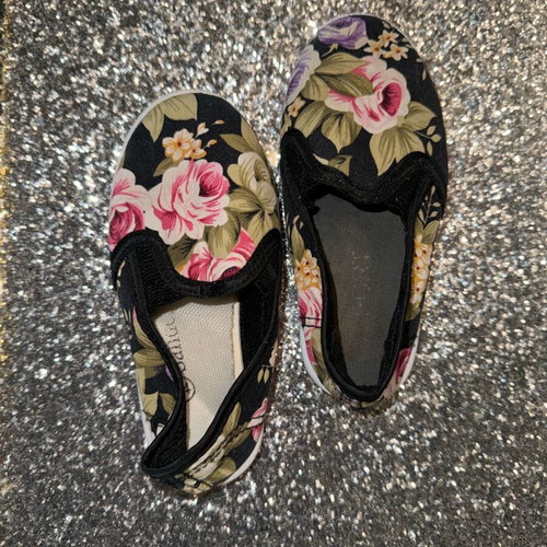 Sanrio floral kids espadrilles like new, size 24