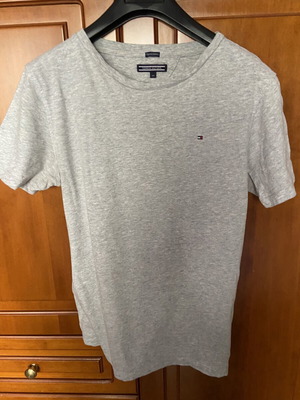 Μπλούζα Tommy Hilfiger αγορίστικη σαν καινούργια, μέγεθος 164 εκ.