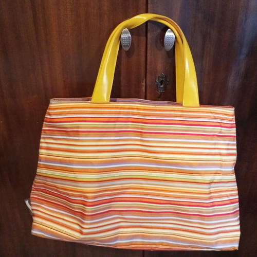 Beach bag orange with multicolor stripes like new, shoulder type