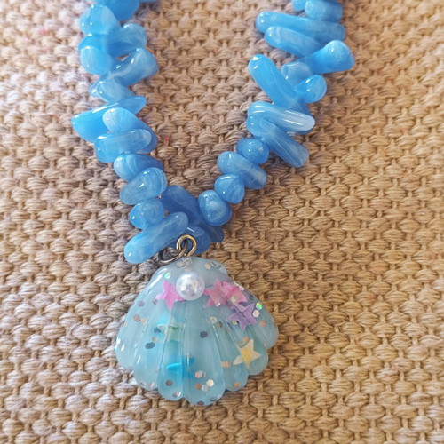 Handmade summer necklace with beads and shell, new, turquoise blue