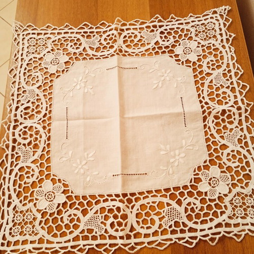 Embroidered table linens set of 14 pieces white, new