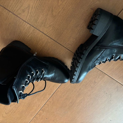 Black boots size 41 like new with laces and zipper