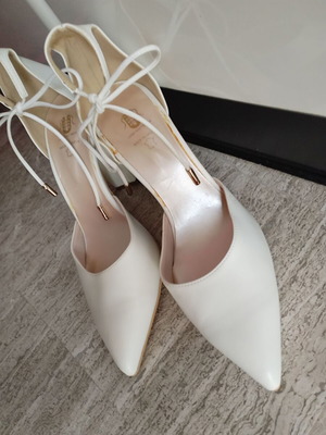 Luigi white pumps new with ankle tie and thick heel