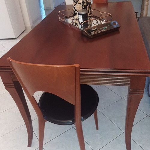 Dining set solid wood with 4 chairs like new, leather seats