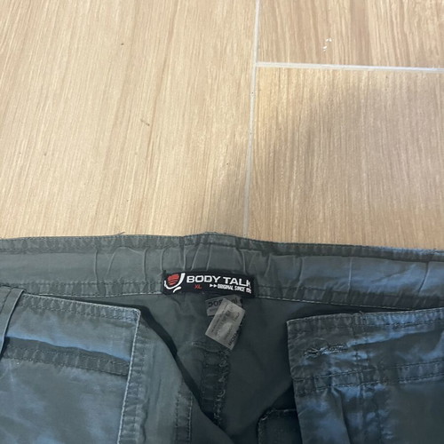 BodyTalk Cargo Shorts XL like new, khaki