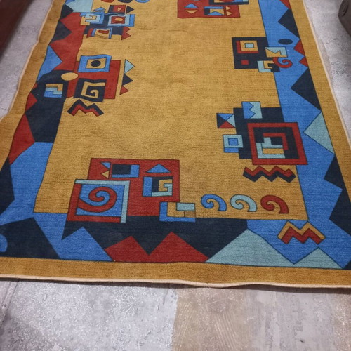 Rug used with geometric pattern