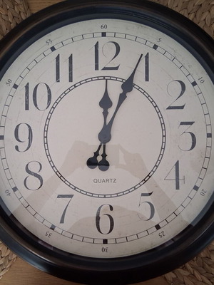 Vintage Style Wall Clock 60x60cm like new