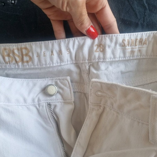 BSB White Mid Rise Jeans with Rips and Crochet Designs Size 28 Like New