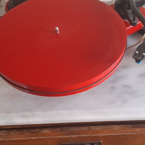 Pick Up Project RPM1 red carbon turntable
