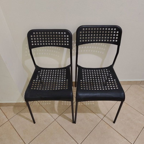 Plastic chairs like new, set of 2, black