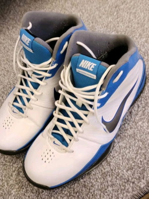 Nike basketball shoes like new, size 44-44.5