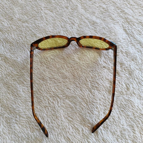 Vintage sunglasses like new with tiger frame and yellow lenses