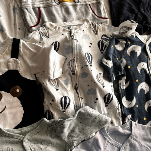 Set of 8 baby clothing pieces 6-9 months