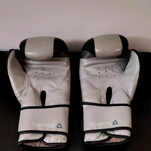 Reebok boxing gloves used, grey/black