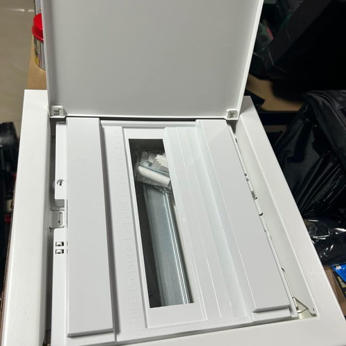Metal distribution box for concealed installation