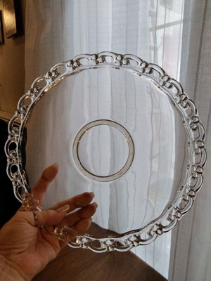 Vintage glass platter 28 cm like new with laced design