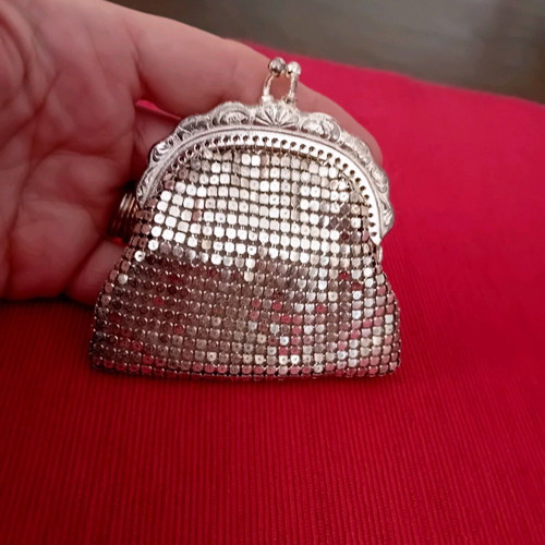 Vintage metal wallet in silver tone like new