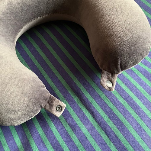 Memory foam travel pillow with removable cover like new